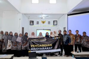 Foto Bersama Tim UPN dengan SMP Aisyiyah Foto Bersama Tim UPN dengan SMP Aisyiyah